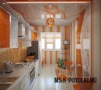 Цветной глянцевый ПВХ натяжной потолок на кухне