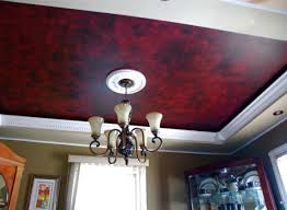Роскошный бордовый натяжной потолок