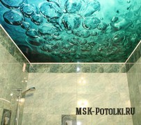 Натяжной потолок в ванной с фотопечатью