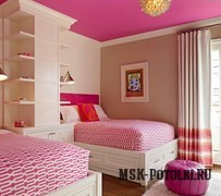Розовый натяжной потолок в детской