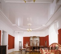 Многоуровневый комбинированный натяжной потолок для зала