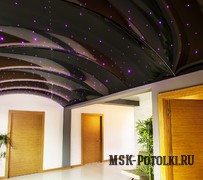 Арочный натяжной потолок со встроенной оптоволоконной подсветкой