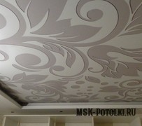 Двухъярусный натяжной потолок с орнаментом