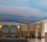 Натяжной потолок с облаками в бассейне