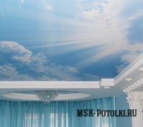 Облачный натяжной потолок в спальне