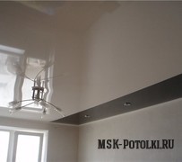 Шовное соединение глянцевого и матового потолка