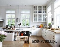 Образцы натяжных потолков на кухне в частном доме