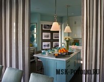Голубые сатиновые натяжные потолки на кухне