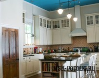 Каким должен быть цвет натяжного потолка на кухне